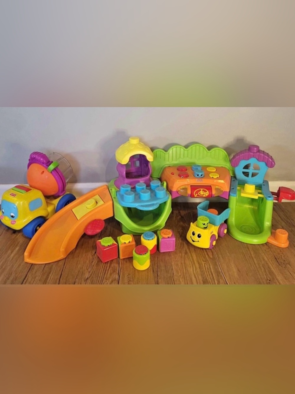 Fisher-Price Stack 'n Surprise Blocks Songs 'n Smiles Sillytown